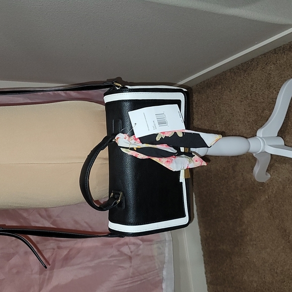 Bestsy Johnson Bag - Picture 5 of 8